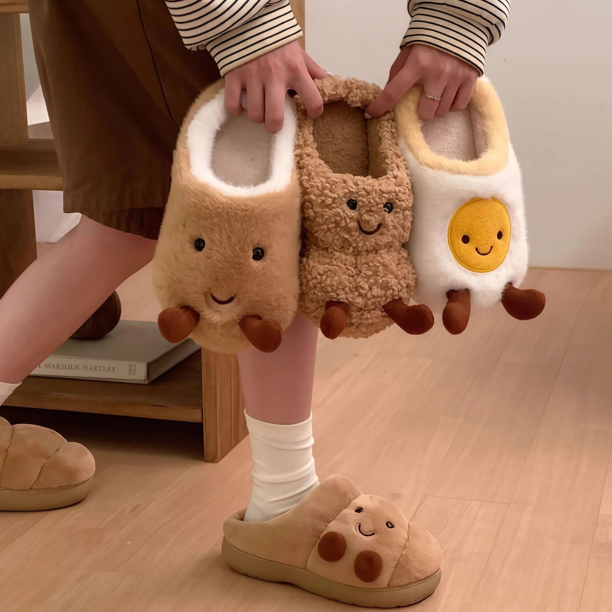 Cozy Christmas Slippers for Women - Plush Non-Slip Indoor Booties, Festive House Shoes - Buhigift