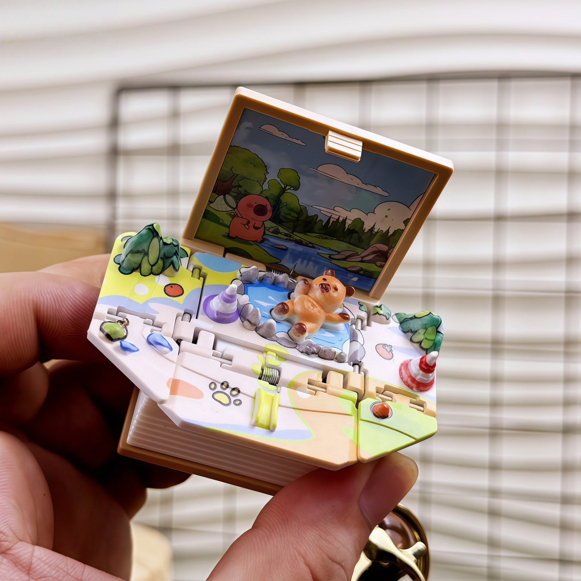 Funny Novelty 3D Pop - Up Book Bag Charms Keychain, Folding Mini Scene Keyring Bag Decoration, Birthday Gift for Girls Boys Children, Capybara Football Lover Design - Buhigift